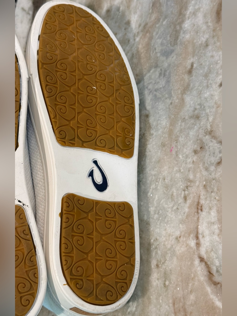 Women’s OLUKAI Pehuea Li sneakers- Size 9 - Picture 6 of 8